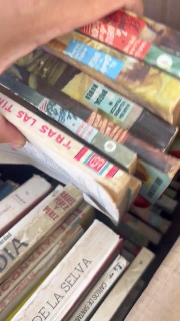 Vídeo. Se cambia: libros antiguos. En València. Publicado por Maik.